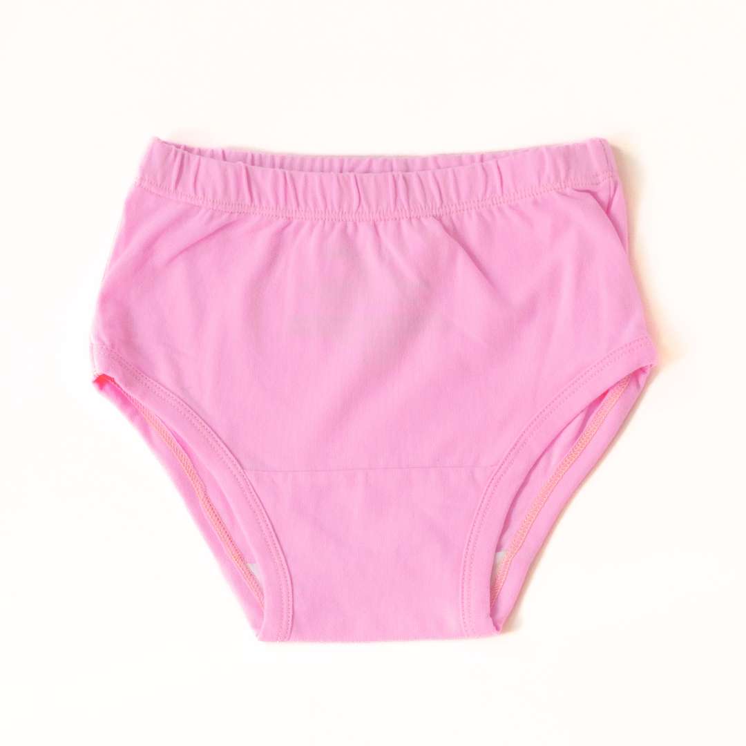 pack o 4 solid colors organic cotton undies. Made from non-toxic materials and featuring OEKO-TEX-certified fabrics, these undies are safe for your child and kind to the planet. 