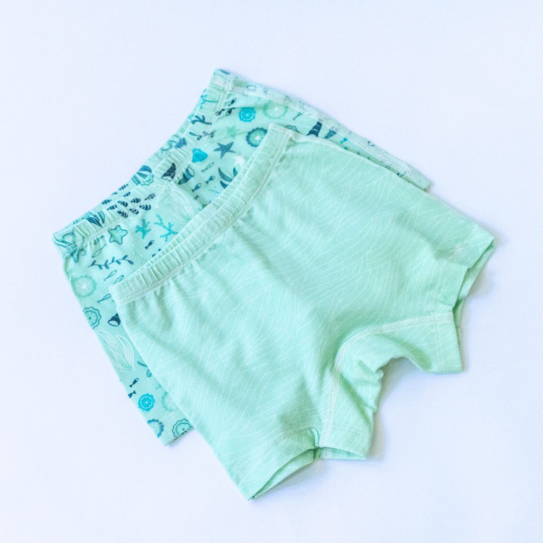 Made with  95% GOTS-certified organic cotton and 5% elastane, these boxer briefs provide exceptional breathability and flexibility, making them perfect for active girls with sensitive skin. Mom-toxic