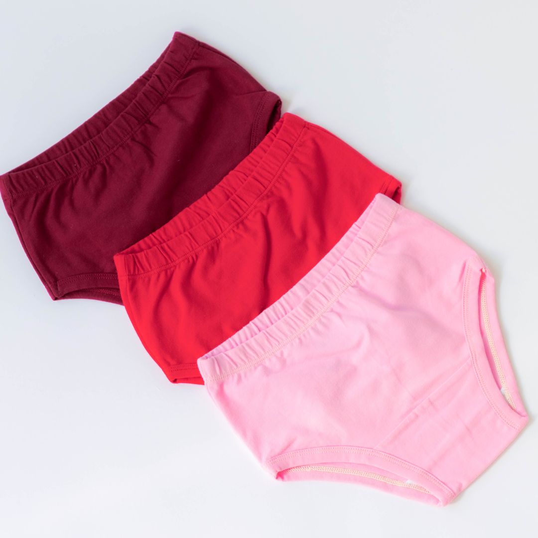 pack of three organic cotton undies for adventurous girls,