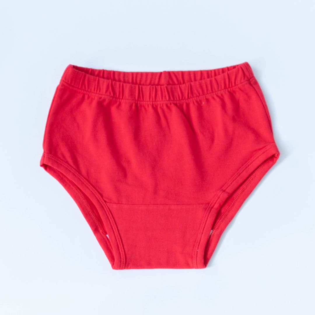 "Back-to-School Pack"—a set of three organic cotton undies for girls, perfect for the school year. Featuring a mix of versatile solid colors and a fun acorn print, this collection offers a blend of style, comfort, and durability for daily wear.

