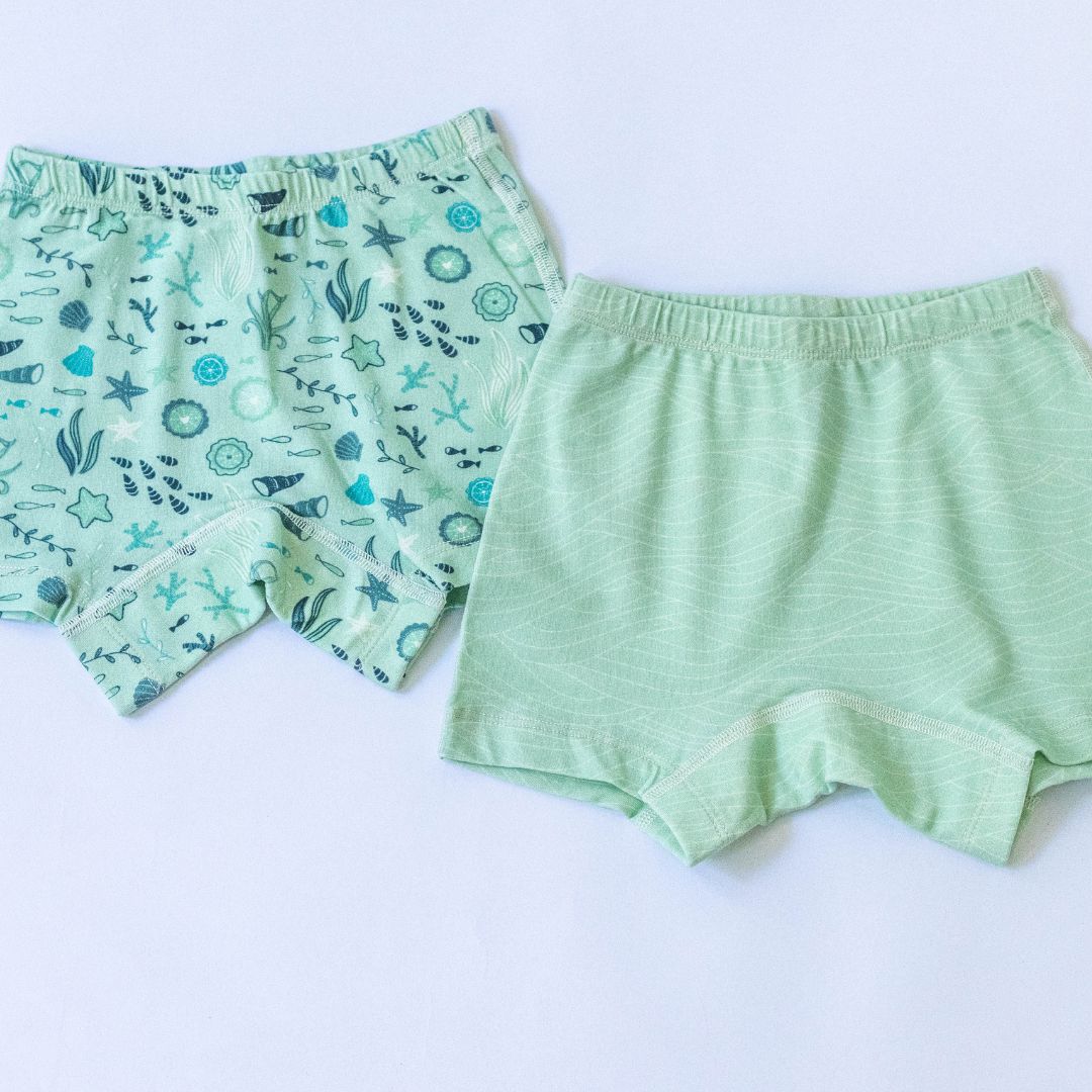 Crafted with 95% GOTS-certified organic cotton and 5% elastane, these boxer briefs provide exceptional breathability and flexibility, making them perfect for active girls with sensitive skin.